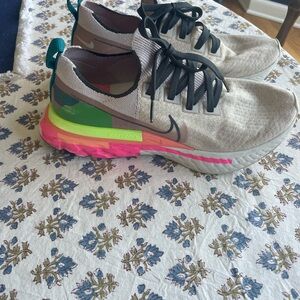 Nike react infinity Running Shoes great treads EUC! Women’s 10